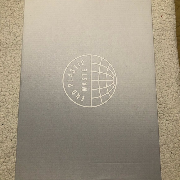 New Adidas Gonz Ultra Boost size 8.5 mens / 10 women - Picture 3 of 15